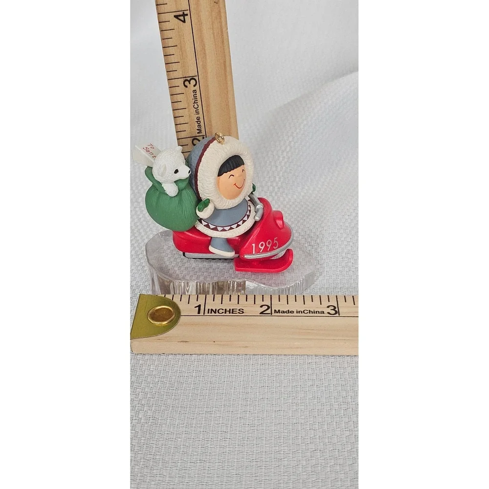 VTG 1995 Hallmark Keepsake Ornament Frosty Friends Eskimo Snowmobile Polar Bear